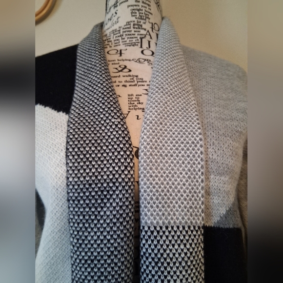 Vertigo Black Gray White Color Block Cardigan Style Sweater Size M / P2P 20 - Picture 7 of 10
